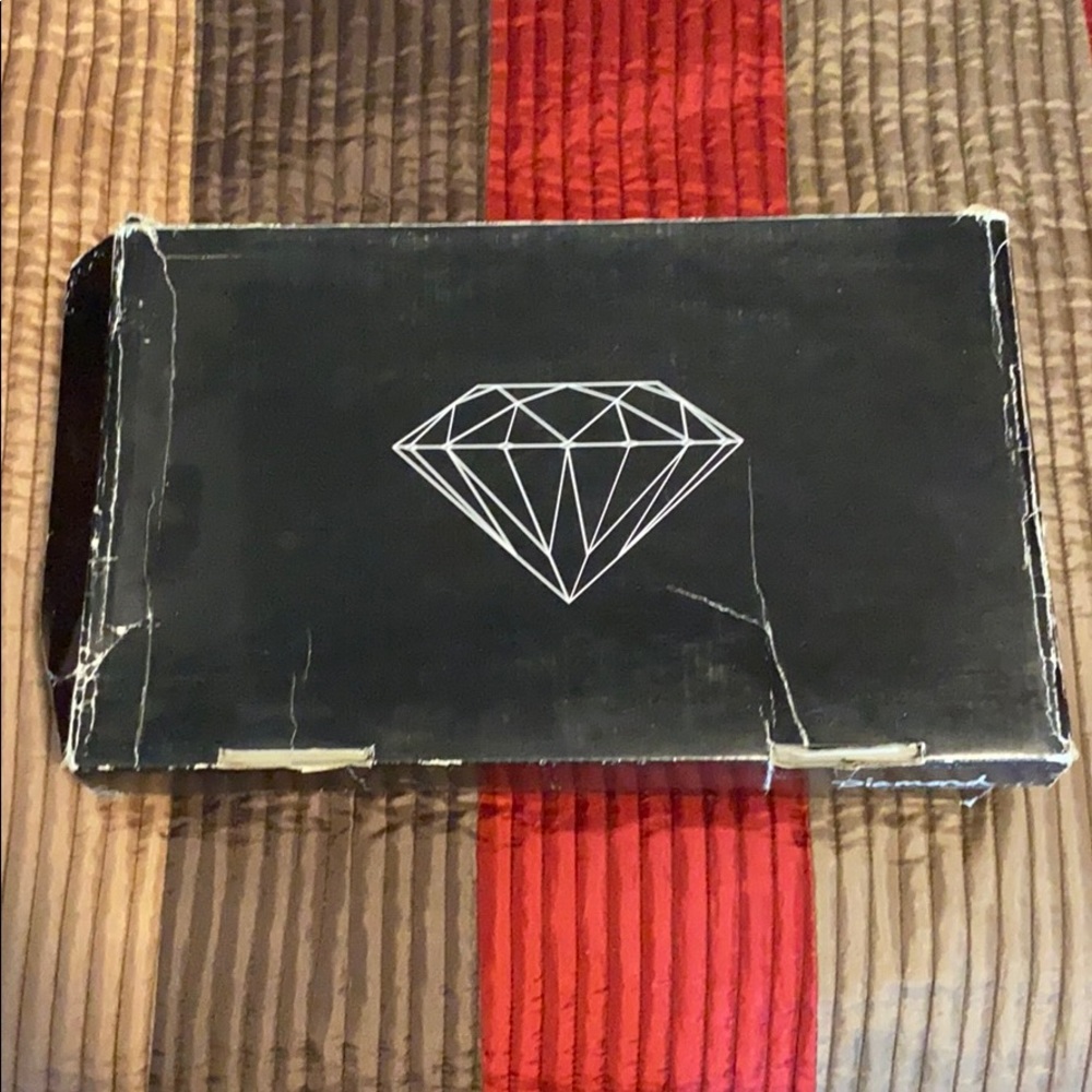 Diamond brilliant low shoe
